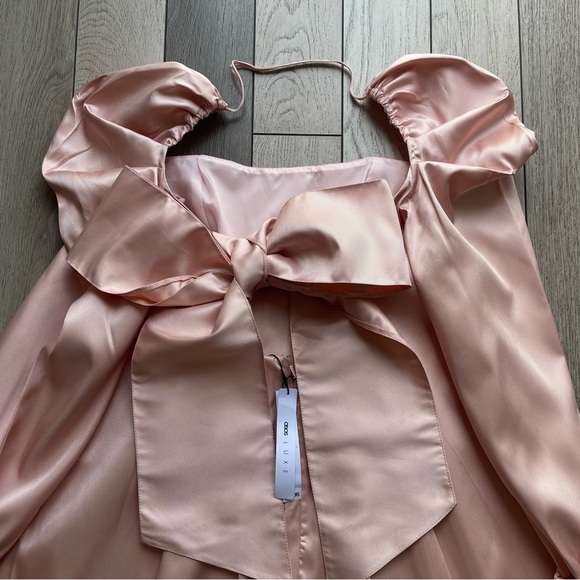 ASOS LUXE Satin baby doll dress with bow in pale pink - Picture 7 of 9
